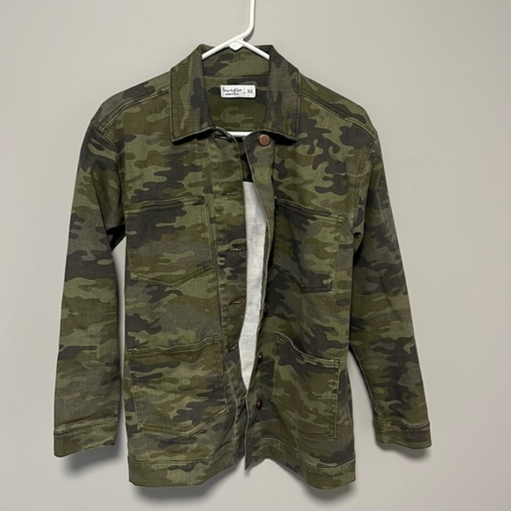Love Fire Light weight Camo Jacket Size XS‎